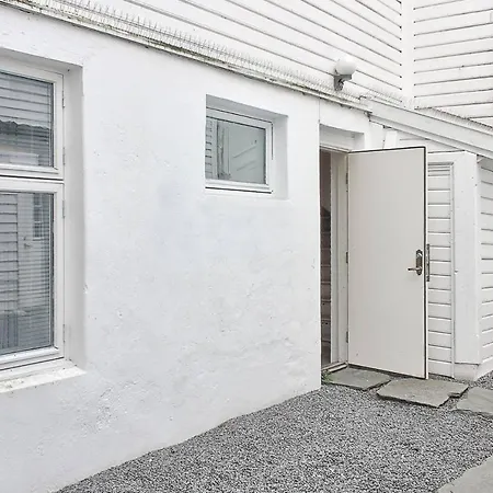 Affordable Central Flat On Ground Level. Hf1 Bergen